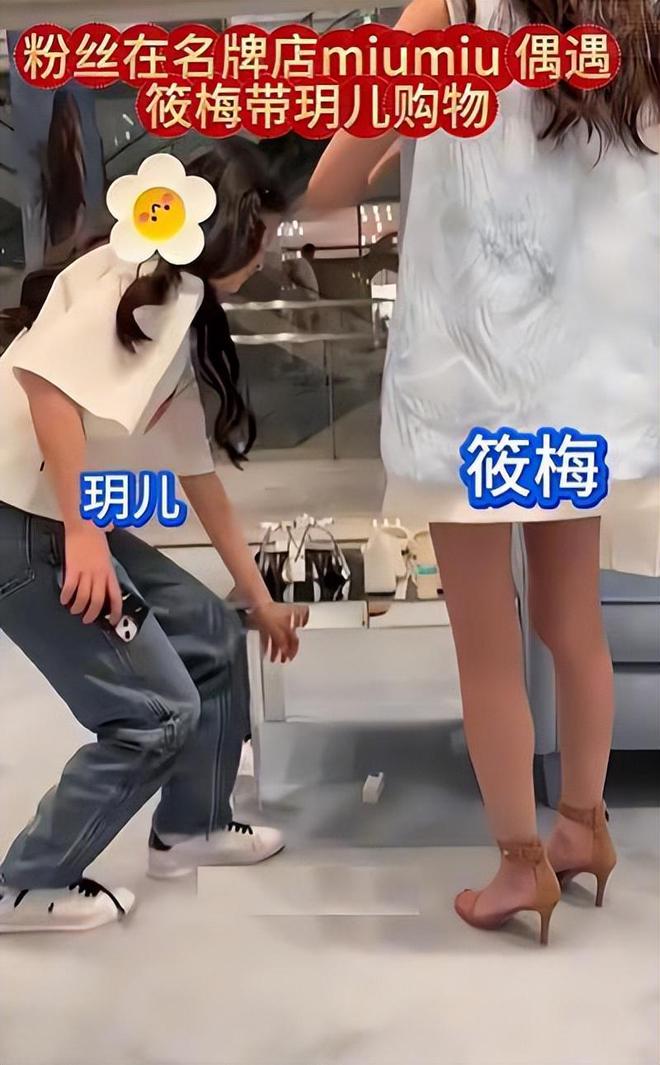大S女儿逛北京花鸟市场，戴帽子心情愉悦，和弟弟互动很开心__大S女儿逛北京花鸟市场，戴帽子心情愉悦，和弟弟互动很开心