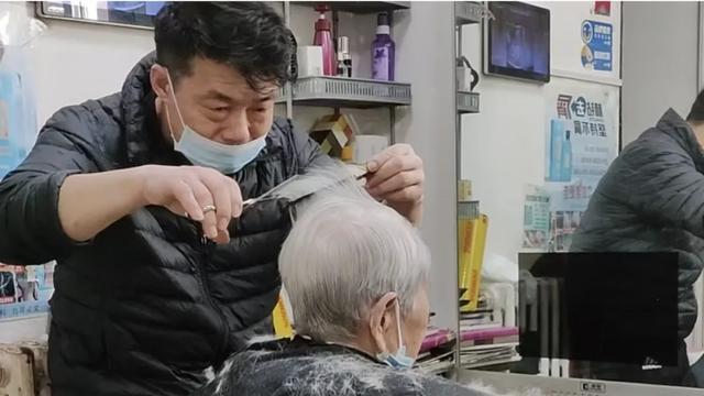 小理发店弄头发怎么样__小店理发店装修效果图