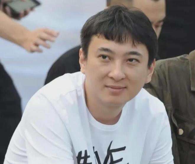 黄子韬耍大牌惹怒黄渤王思聪_爱笑会议室肖旭张一鸣近况_