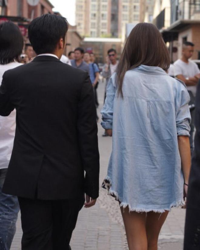 穆婷婷晒健身照作诗__伊能静晒牵手照