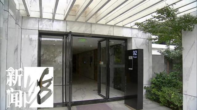 香水喷喷就没了？上海阿姨把自家房子给猫住！楼道里一股味道，邻居崩溃