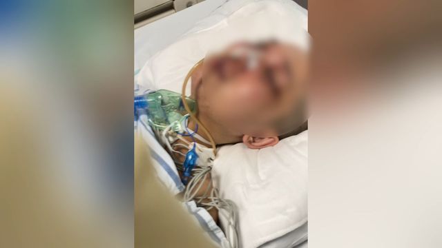 19岁男子入室行凶后淡定点外卖，年轻母亲为护女被袭致大脑萎缩如90岁，嫌疑人家属拒绝露面__19岁男子入室行凶后淡定点外卖，年轻母亲为护女被袭致大脑萎缩如90岁，嫌疑人家属拒绝露面