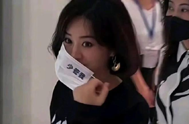 赵丽颖好害羞__赵丽颖骂杨幂是真的
