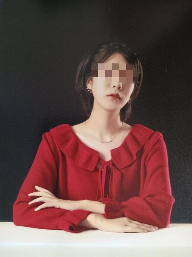 27岁海归女子家中被捅10刀身亡，35岁女凶手：大二辍学打工有精神病史，被控故意杀人将开庭