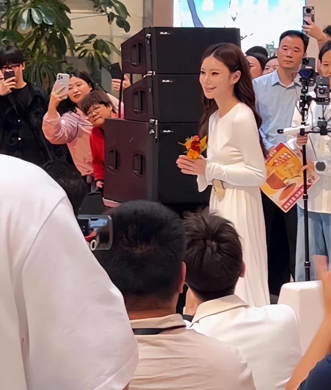 汪小菲的父亲汪则涵__汪小菲晒女儿甜笑照