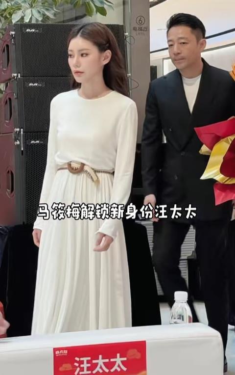 汪小菲的父亲汪则涵__汪小菲晒女儿甜笑照