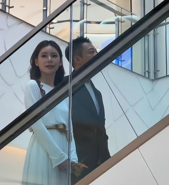 _汪小菲的父亲汪则涵_汪小菲晒女儿甜笑照