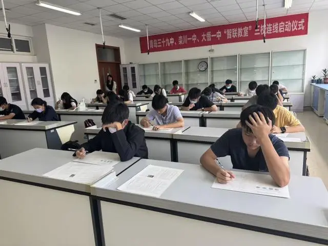 台湾学生体验青岛中考试卷：有些内容，我们高中才会学到