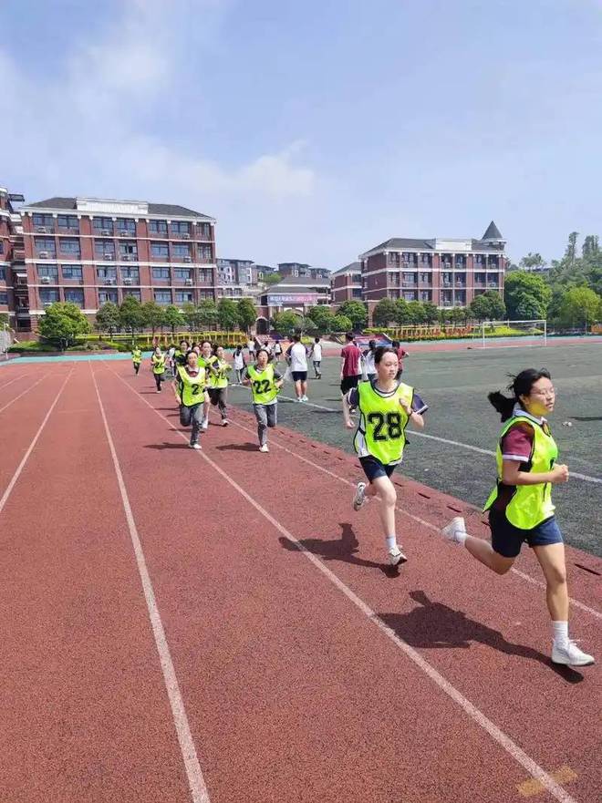 怒！体育中考，三名教师帮助考生舞弊，举报学生被班主任各种打压