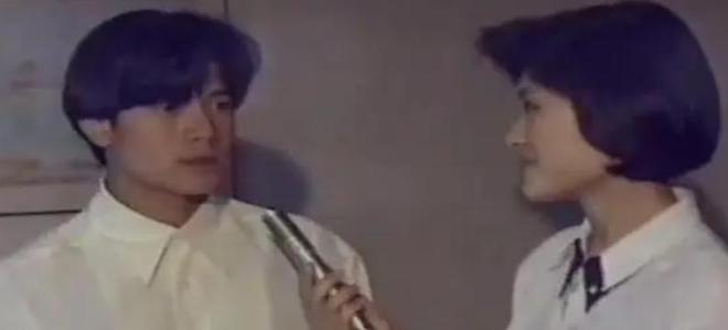 _央视主持人对眼_央视主持人的眼镜