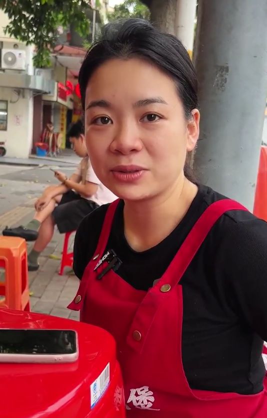 广东江门一饭店白米饭免费，老人每天打一碗米饭配酱油吃，店主：只要营业，就一直提供_广东江门一饭店白米饭免费，老人每天打一碗米饭配酱油吃，店主：只要营业，就一直提供_