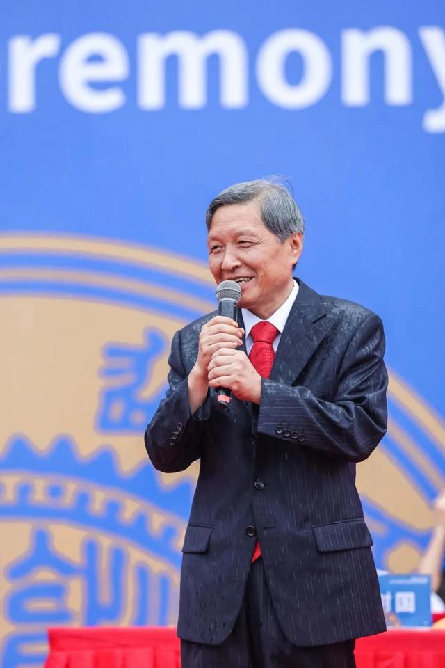 _河南考生674分被福耀科技大学录取，有网友称“脑子进水”，本人：多方了解后做出决定，不在乎他人看法_河南考生674分被福耀科技大学录取，有网友称“脑子进水”，本人：多方了解后做出决定，不在乎他人看法