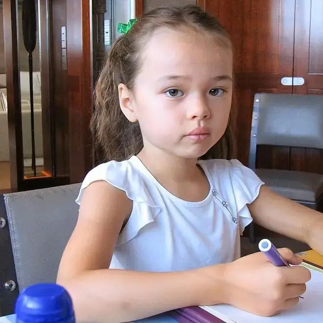 邓文迪小女儿斯坦福毕业：她这么失心疯鸡娃是为了啥？__邓文迪小女儿斯坦福毕业：她这么失心疯鸡娃是为了啥？