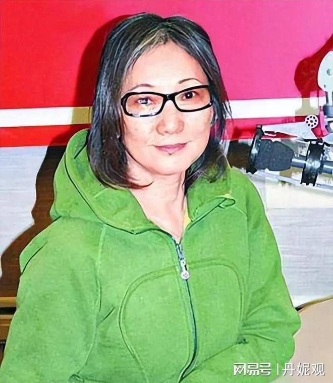 76岁林子祥近况曝光，与小14岁娇妻恩爱27年，虽有质疑但很幸福__76岁林子祥近况曝光，与小14岁娇妻恩爱27年，虽有质疑但很幸福