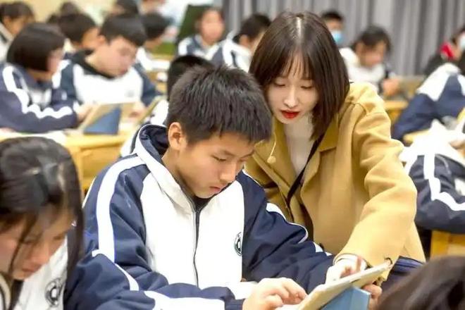 家长在群里辱骂老师犯法吗_家长群合法吗_