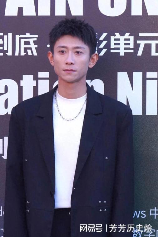 _32岁张一山终究走上文章的老路，一步错步步错，3处爆雷风评被害_32岁张一山终究走上文章的老路，一步错步步错，3处爆雷风评被害
