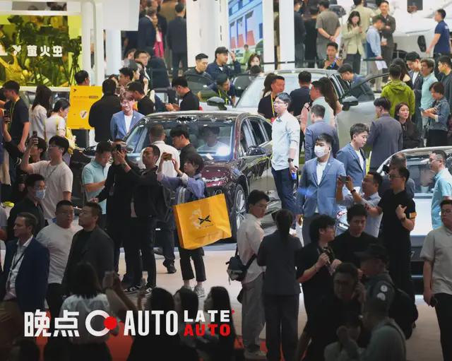 智驾宣传急刹车，有厂商连夜改传播物料丨2025 上海车展