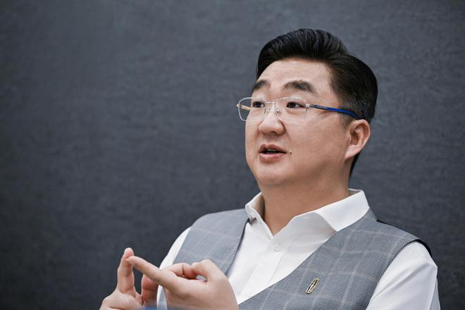 以不变抗卷 贾鸣镝：找到自己的豪华内核