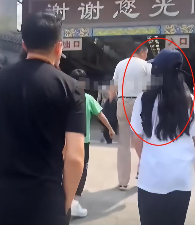 高下立判！小玥儿回北京过生日，全员出动庆祝，S妈采访说没人陪__高下立判！小玥儿回北京过生日，全员出动庆祝，S妈采访说没人陪