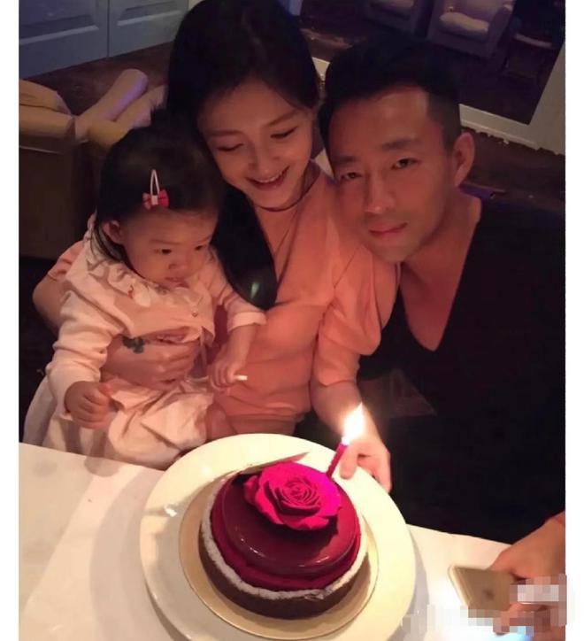 _高下立判！小玥儿回北京过生日，全员出动庆祝，S妈采访说没人陪_高下立判！小玥儿回北京过生日，全员出动庆祝，S妈采访说没人陪