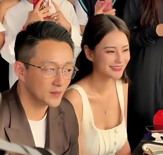 高下立判！小玥儿回北京过生日，全员出动庆祝，S妈采访说没人陪_高下立判！小玥儿回北京过生日，全员出动庆祝，S妈采访说没人陪_