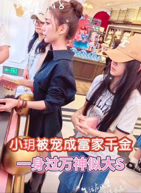 高下立判！小玥儿回北京过生日，全员出动庆祝，S妈采访说没人陪_高下立判！小玥儿回北京过生日，全员出动庆祝，S妈采访说没人陪_