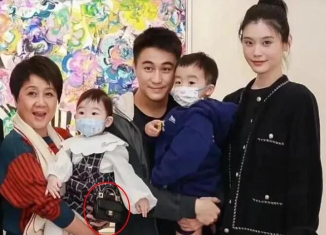 叶一茜比郭晶晶漂亮_霍烽女儿霍苗近照_