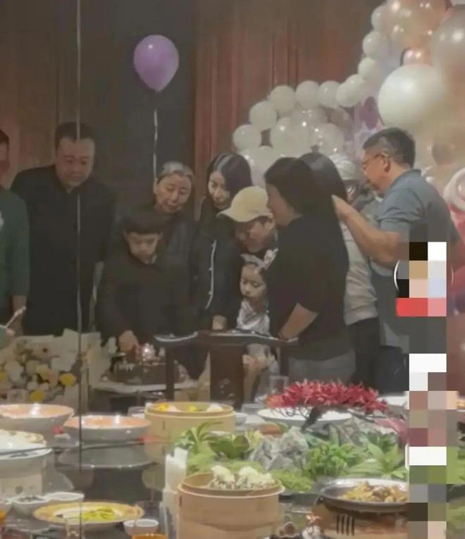 霍烽女儿霍苗近照__叶一茜比郭晶晶漂亮