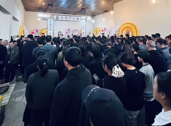 河道涨水致多人被困，高校保卫科长、中学校长救人遇难还有一名营救者失联 官方回应_河道涨水致多人被困，高校保卫科长、中学校长救人遇难还有一名营救者失联 官方回应_