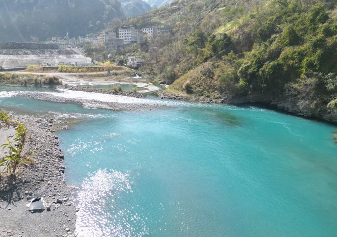 河道涨水致多人被困，高校保卫科长、中学校长救人遇难还有一名营救者失联 官方回应_河道涨水致多人被困，高校保卫科长、中学校长救人遇难还有一名营救者失联 官方回应_