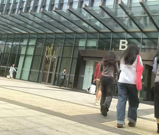 _家属回应的哥猝死仍被贴罚单_武汉猿辅导怎么样工作怎么样