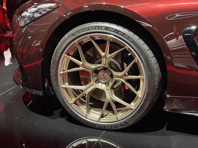 售价192.48万元 全新AMG GT 63 4MATIC+上市__售价192.48万元 全新AMG GT 63 4MATIC+上市