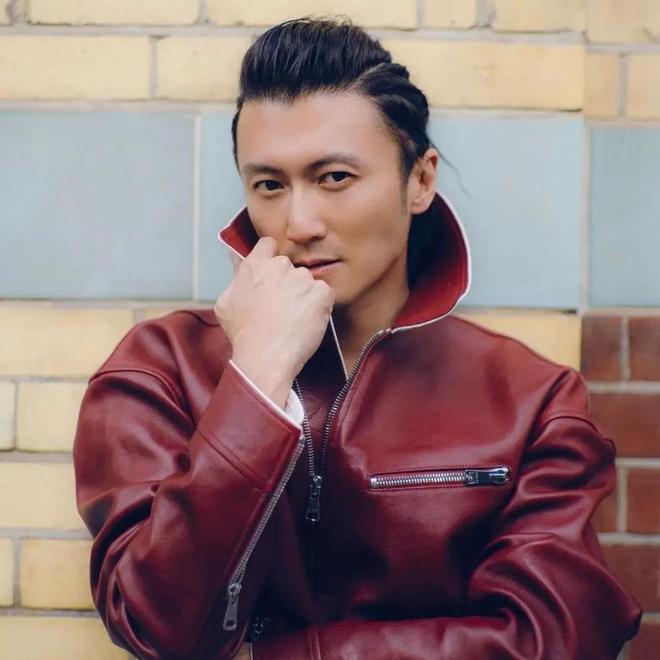谢霆锋王菲甜蜜视频__谢霆锋主持王菲演唱