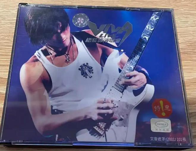 _谢霆锋王菲甜蜜视频_谢霆锋主持王菲演唱