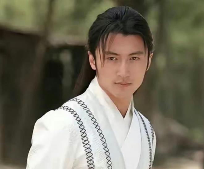 _谢霆锋王菲甜蜜视频_谢霆锋主持王菲演唱