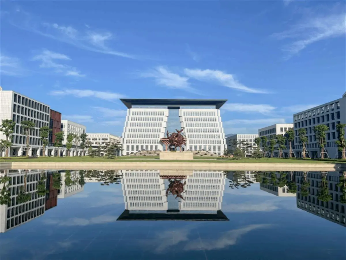 福耀科技大学发布本科招生章程，要求部分省份考生必选物理化学