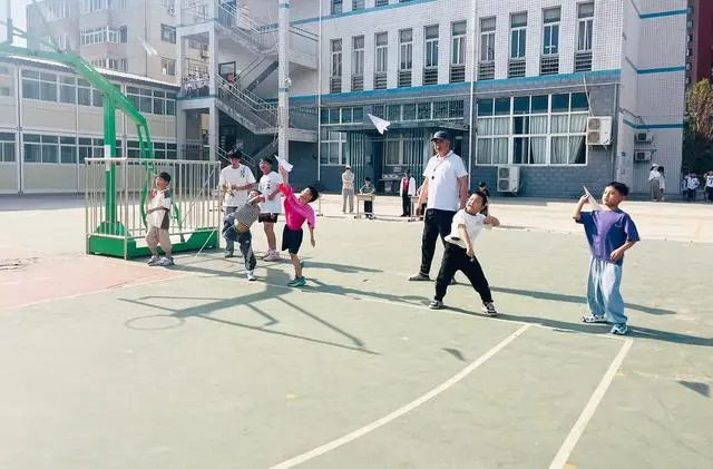 圆满科技有限公司_小学举办英语口语活动_