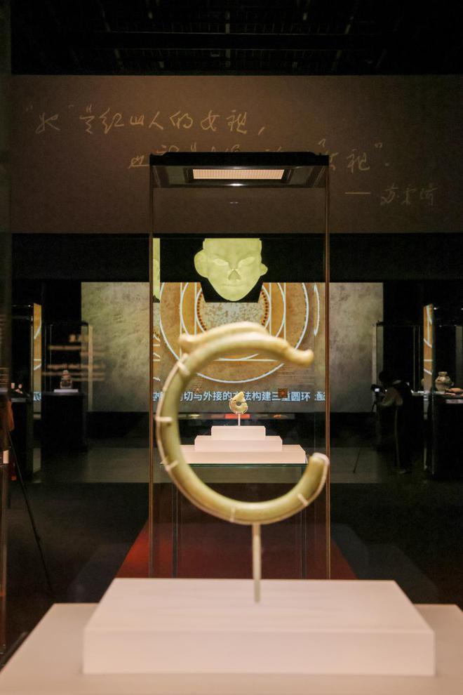 红山文化古国为何被称为中华文化的“直根系”？“龙腾中国”特展作答__红山文化古国为何被称为中华文化的“直根系”？“龙腾中国”特展作答
