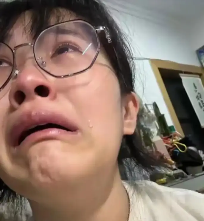 女生考公断层第一，原单位却硬卡不放人，圈内人秒懂：确实活该！