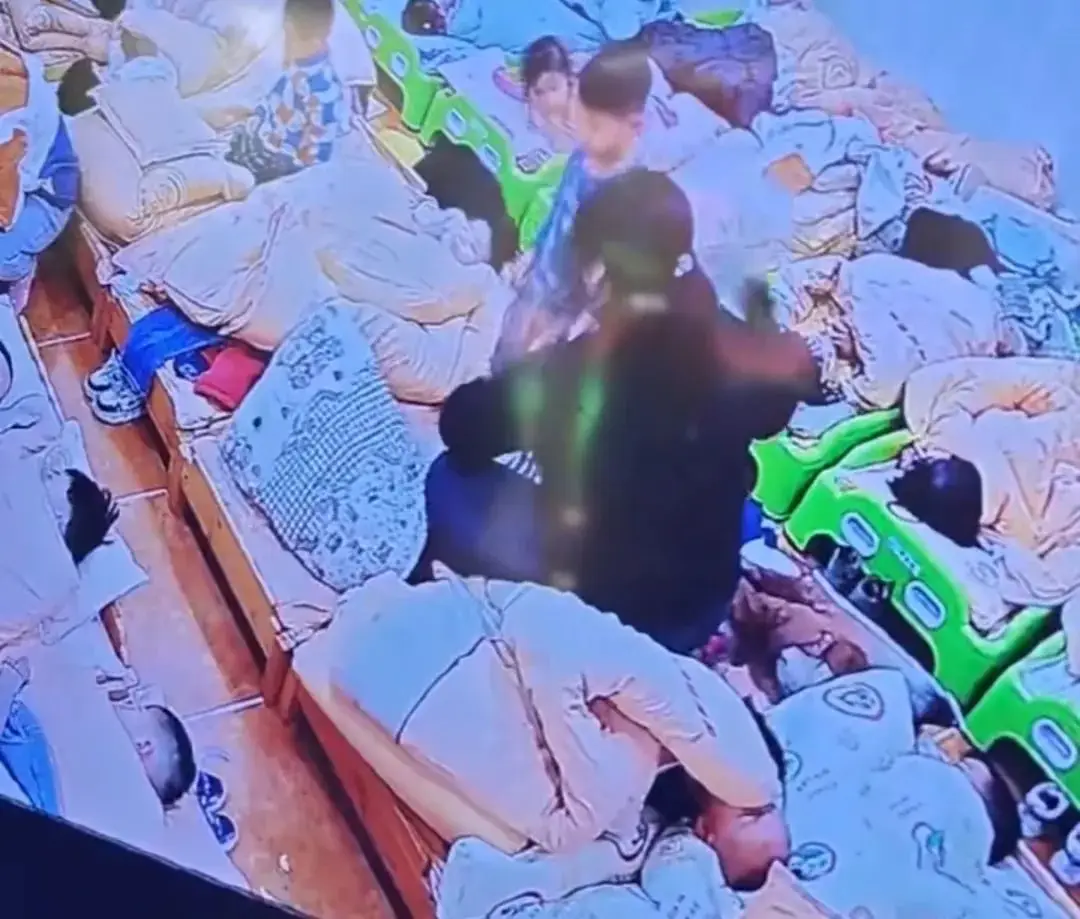 _鸟巢飙车监控曝光_昆明暴恐案全程监控视频曝光