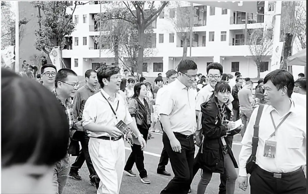 大一未来五年职业规划_贵州财经大学高数大一_