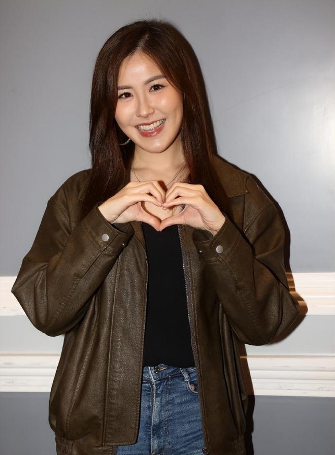 收银大姐吓懵劫匪_摸吓子是什么意思_