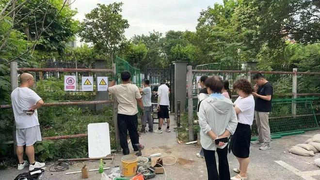 地铁开门方向判断__地铁两边开门该怎么下车