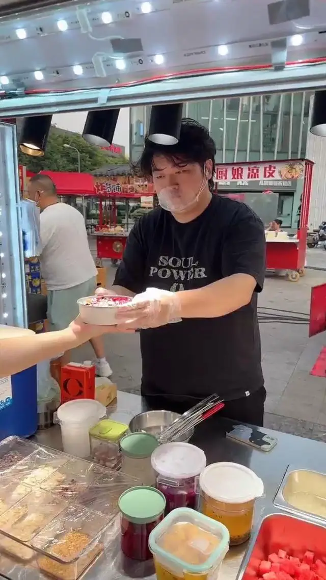 _高考数学39分，却能“闪闪食光”！父母陪伴，网友托举，一家冰粉小店的“试”验_高考数学39分，却能“闪闪食光”！父母陪伴，网友托举，一家冰粉小店的“试”验