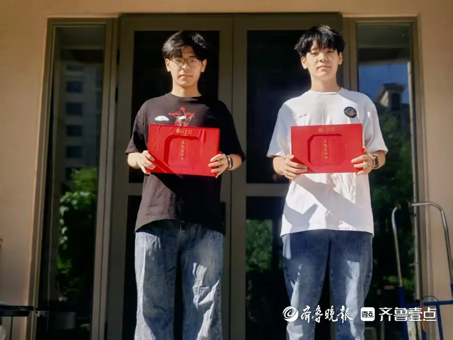 双胞胎兄弟高考均上670分__双胞胎兄弟考上大学