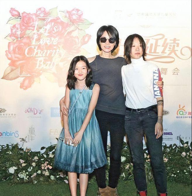 _讽刺妇芝王菲愚柏事实的句子_讽刺妇芝王菲愚柏事实的诗句