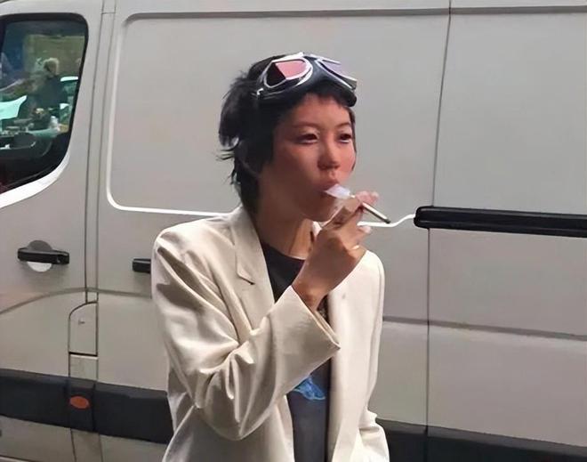 _讽刺妇芝王菲愚柏事实的句子_讽刺妇芝王菲愚柏事实的诗句