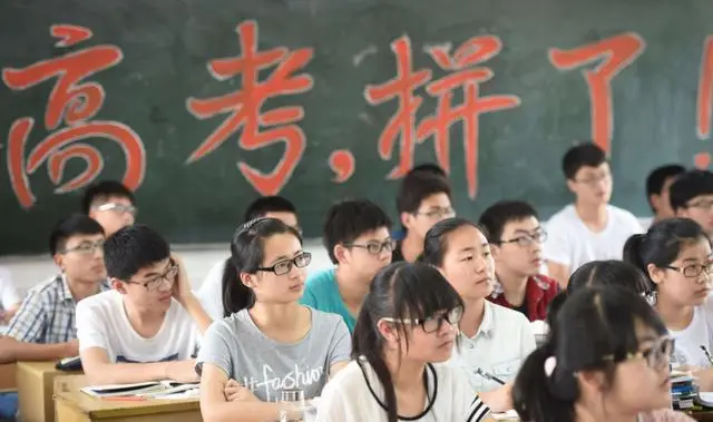 一高考生曾提前15分钟交卷，笑称试卷太简单，最后高考多少分？