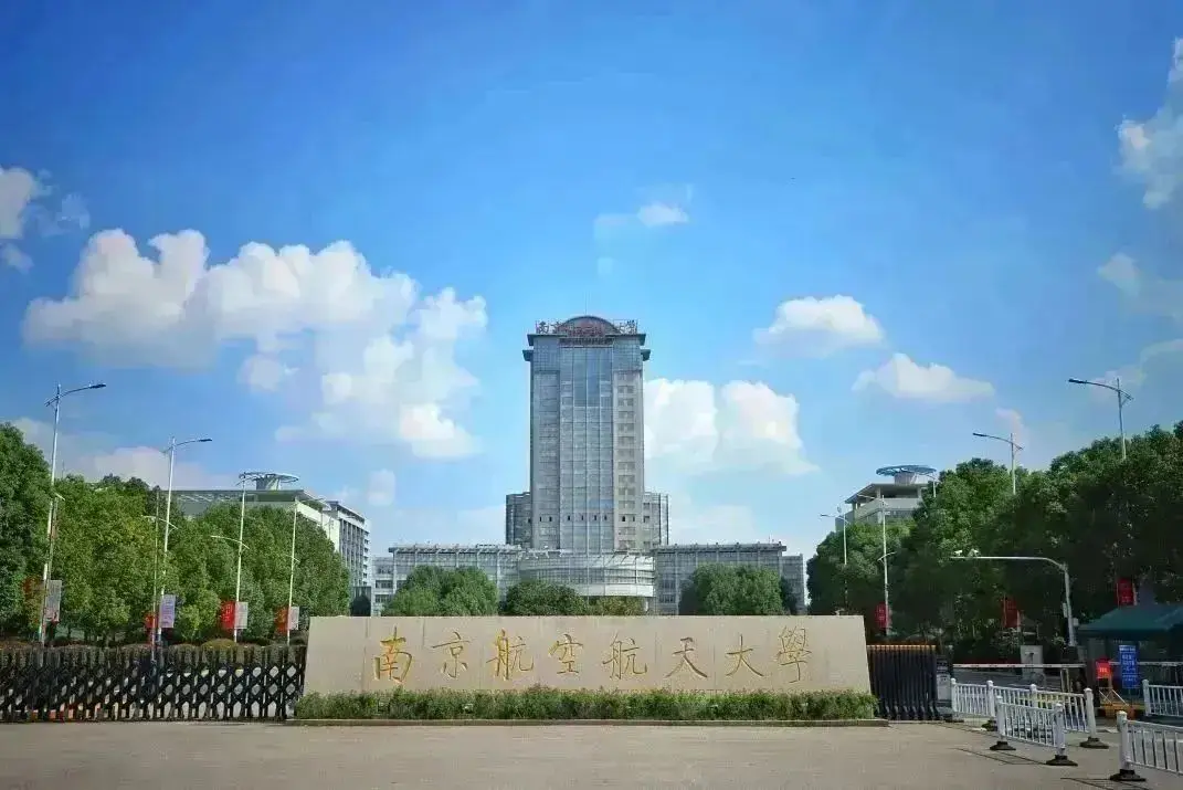_新加坡留学本科学费_新加坡本科留学多少钱