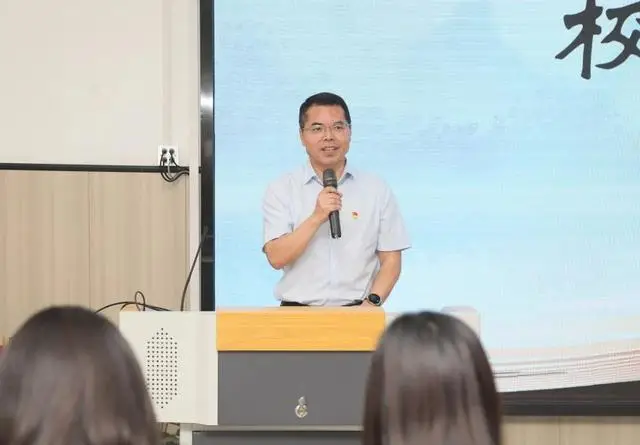 西安市航天城第三初级中学举办“书香润师心”教师读书分享会